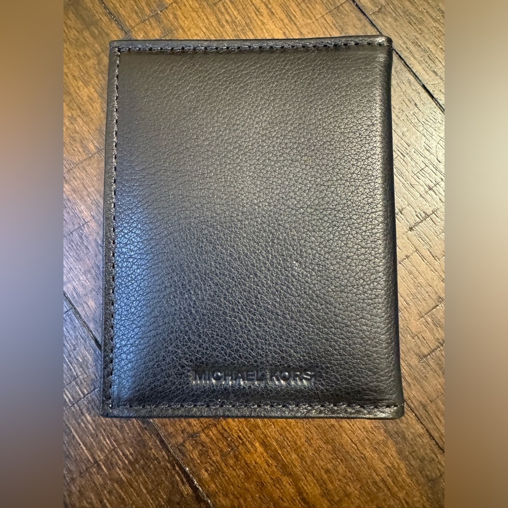 Michel Kors Bifold Wallet Leather Card‎ ID Window Slots wallet
